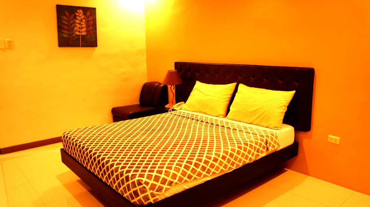 Urbantel Hotel Lucena Bagian luar foto