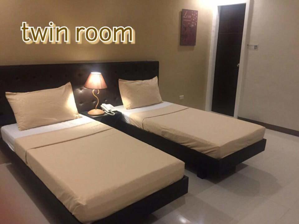 Urbantel Hotel Lucena Bagian luar foto