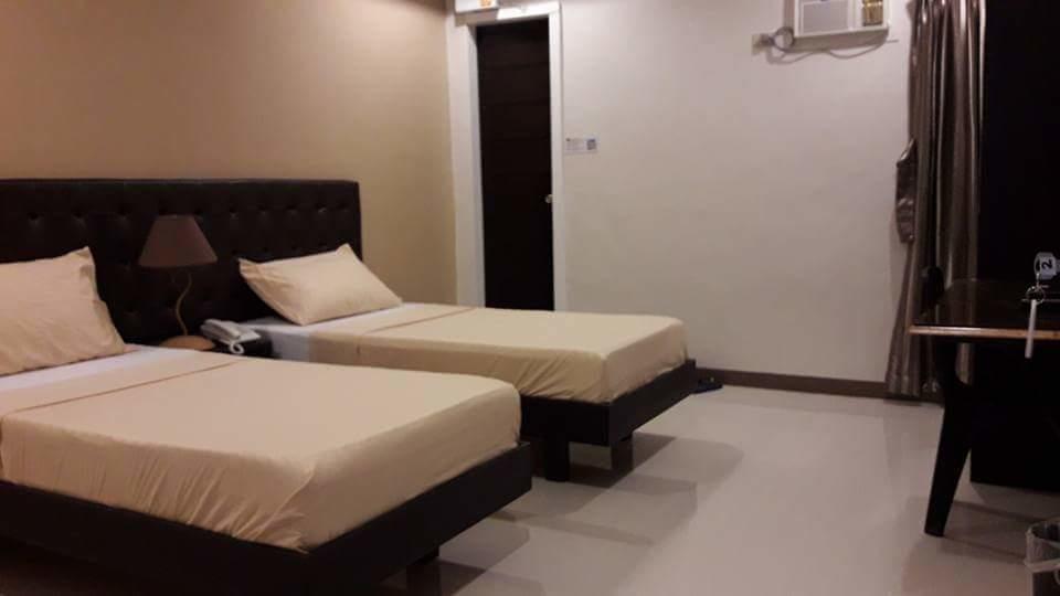 Urbantel Hotel Lucena Bagian luar foto